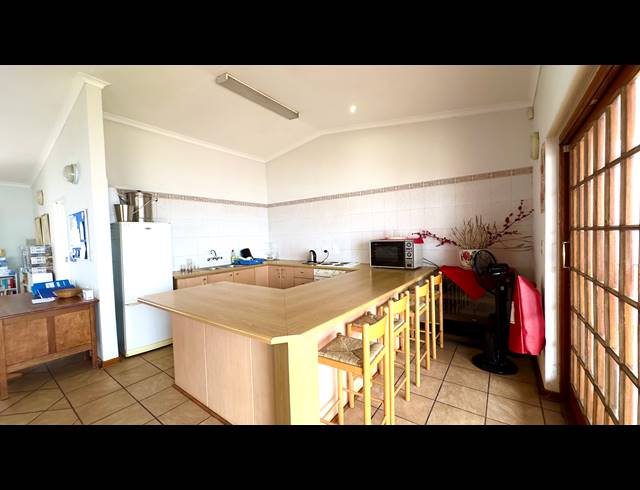 2 BEDROOM APARTMENT FOR SALE IN BRYANSTON